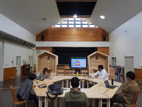 ペコレラ学舎の中