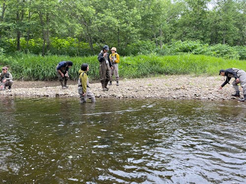 リバーウォークでは胴突きを履いて森を探検します!