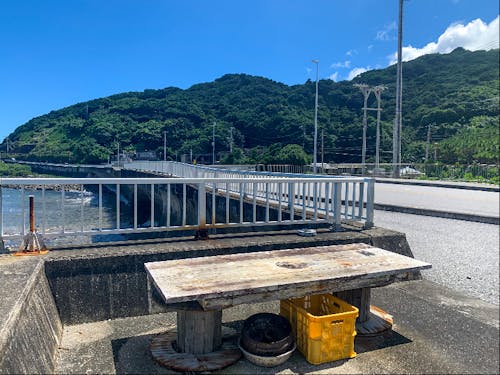 海まで3分(走れば30秒!)、山まで2分(走れば10秒?!)、海をバックに語り合えます!