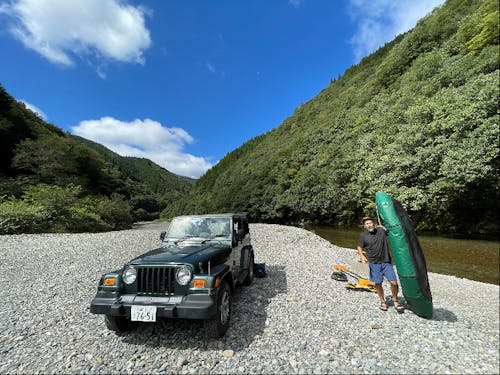 指導するひげ隊長