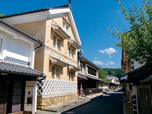 歴史情緒あふれる町並みのすぐ近くに暮らせる内子町です!