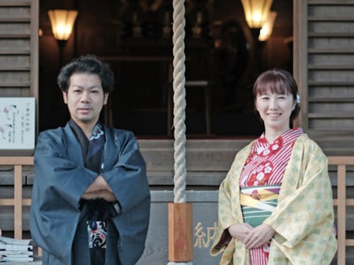 館主の永本冬森（現役アーティスト）と女将・亜希子です。