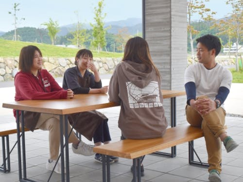 スタッフ談笑の様子