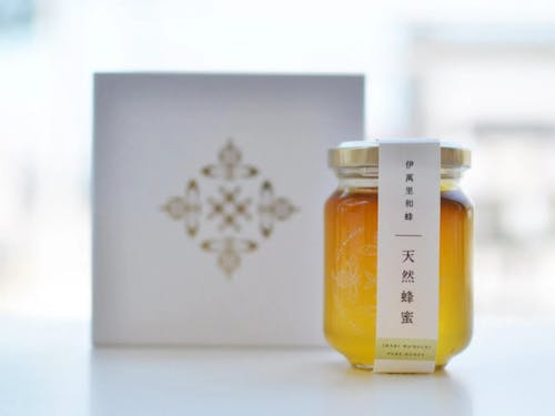 伊万里の山々に生息するニホンミツバチの貴重な天然はちみつ