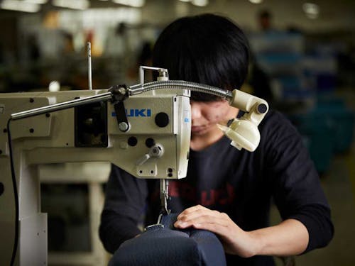 カバン生産量日本一！ローカルから世界へ展開する現場見学