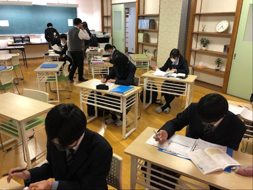 真面目に学習に取り組む姿が印象的です。