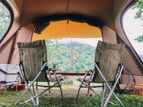 イベントはキャンプ用品などの販売も!