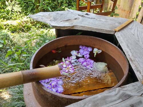 移住者交流会の会場で足湯にゆったりつかりながら癒されました✨