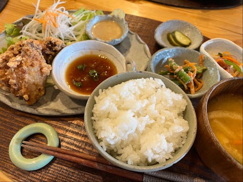 古民家を改修したキテハ食堂ではキテハプレートをいただきます!