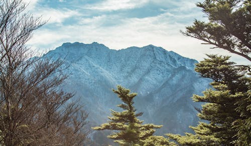 西日本最高峰の霊峰「石鎚山」