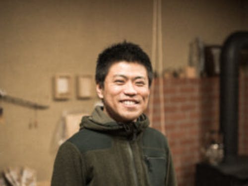 ベアーズメンター【麻生 翼】NPO法人森の生活代表理事。「シモカワベアーズ」や「ローカルベンチャーラボ」のファシリテーターとして、起業家の支援にも従事。 下川町総合計画審議会SDGs未来都市部会部会長も務める。 趣味は森から食材をいただくこと。