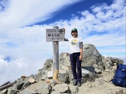 ミッションでは、自身で開発した山のおやつを自ら山小屋へ運ぶことも!まさしくアクティビティガール!