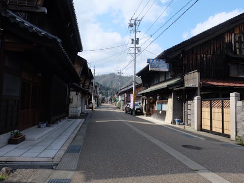 酒蔵などが残る町並み