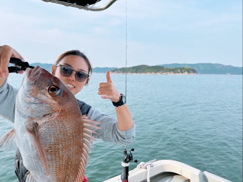 大人気アクティビティの船釣りやマリンアクティビティなどお客様のサポートに入ります。