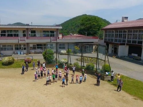 「地域全戸がPTA」新山小学校は地区全体で子どもを見守る