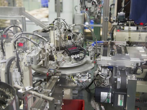 高品質な金型、部品を製造できる会社です。