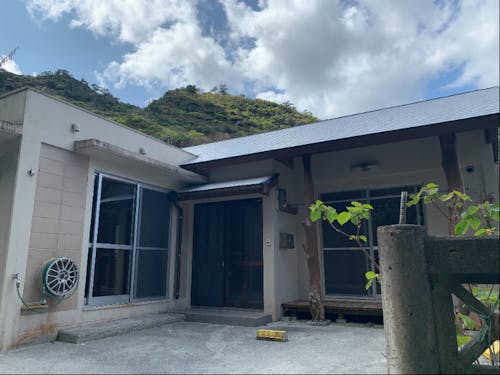 辺野喜の物件です。車も悠々とめられます。