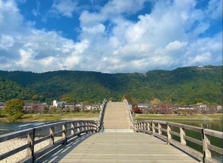 城下町につづく錦帯橋です