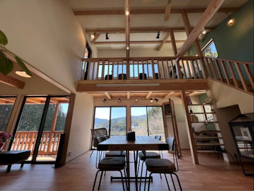 星と湖に囲まれた山のコワーキング&レンタルスペース「音無テラス」