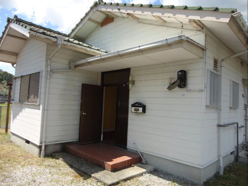 津島地区の「白鷺」。早期米の産地、山や川が近く周りは田んぼの明るい場所にあります。