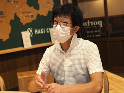 川崎市からIターンし、観光業で独立した宮﨑さん。鉄道が好きで高校生の時には列車を乗り継いで萩へ来た経験も。