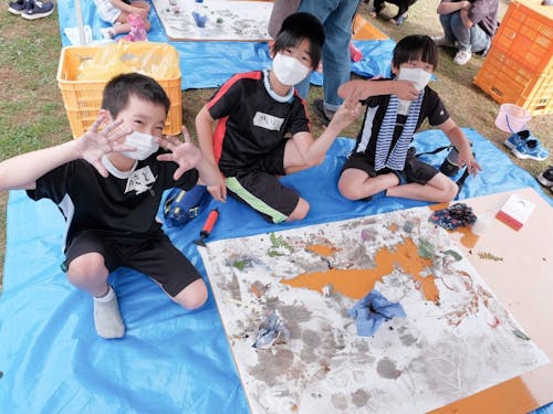 子供たちは何からでも学びます!!