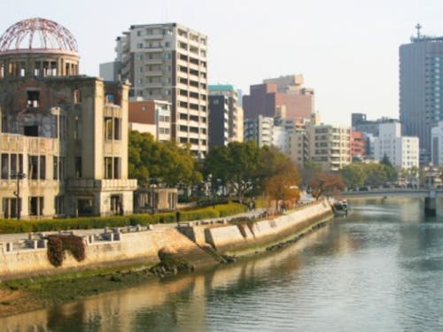 広島県 原爆ドームと元安川