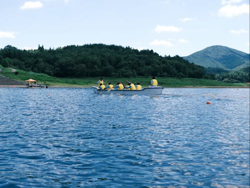 ボート等のアクティビティにも最適な田瀬湖