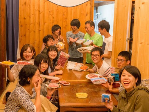 ゲストハウス架け橋の夕飯の時間はこんな感じです(^^)