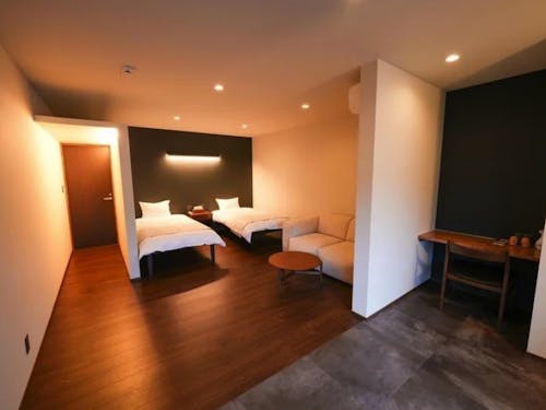 ソファがあるゆったりとした客室