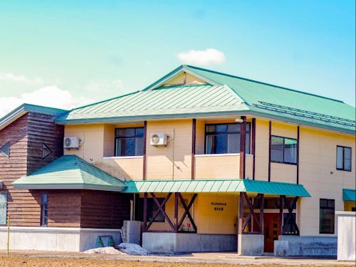 高校の敷地内にあるセミナーハウス。この2階が学習塾です!