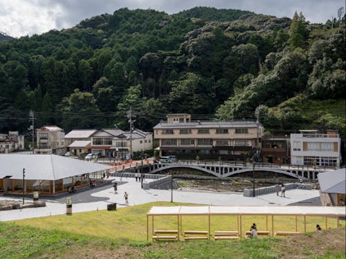 長門市内の停留所「長門湯本温泉」