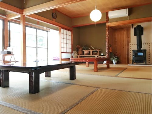 移住した方が経営する農家民宿で滞在してもらいます。