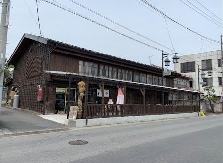 当日の配信場所でオーナー自らがリノベーションした「かたや」