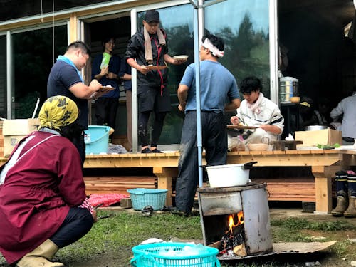 お昼休憩は炊き出し