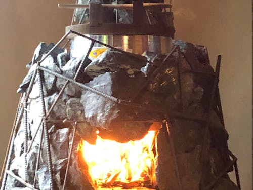 蛇紋岩でできたかまど