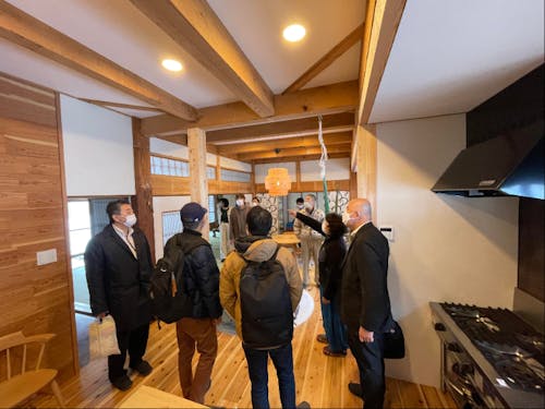 実際に空き家を活用したオフィスを視察します!