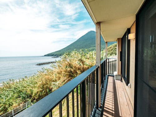 浦野さんの宿「木の匙」から眺める開聞岳