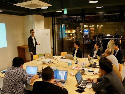 座学(今年度はオンライン)で基礎的な知識を身に着けます