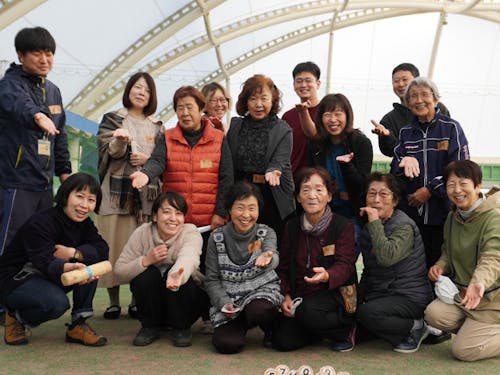 地元のお母さんたちと移住者で「モルック」をしながらワイワイ交流!