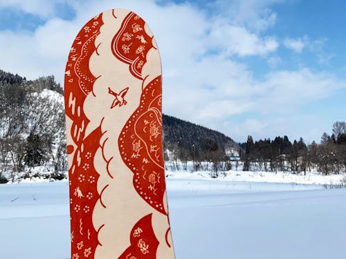 手拭いを貼って装飾&補強した雪板