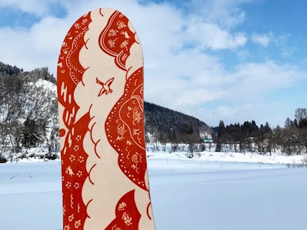 手拭いを貼って装飾&補強した雪板