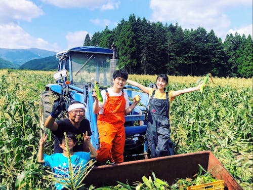 地元の農家さんと連携した農業体験の受け入れ