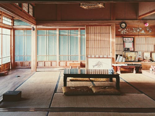 宿泊は、古民家（2軒あるうちのどちらかの）滞在となります