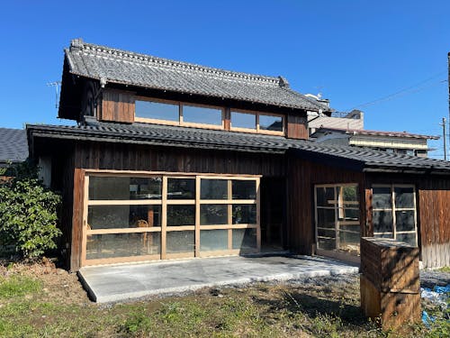 近く80余年の古民家をリノベーションした店舗