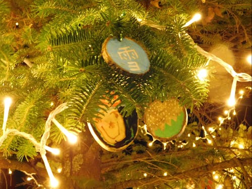 子どもたちと作る間伐材のオーナメントが夜空を飾ります。