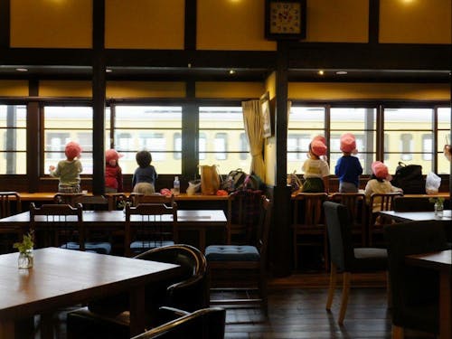 近江鉄道日野駅舎内にある「なないろ」