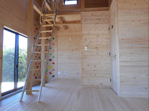 「タイニーハウス西海モデル」建築面積23㎡(6.9坪)ながらキッチン・バス・トイレなどの住宅設備も