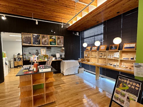 まちおこしセンターコモレビ内に事務所があります。