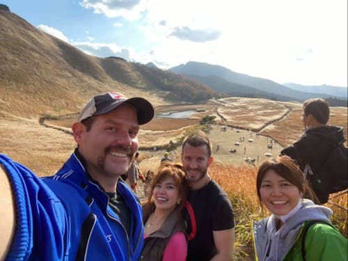 外国人の方に曽爾高原を案内した際の集合写真